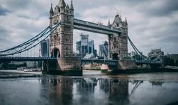 Hong Kong finance professionals shun chance to work in London – for now