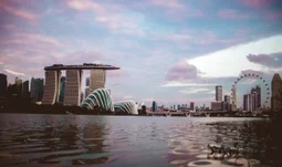 Banks should hire “quality” foreigners as Singapore prioritises locals