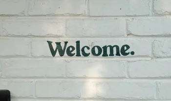 A sign that says welcome 