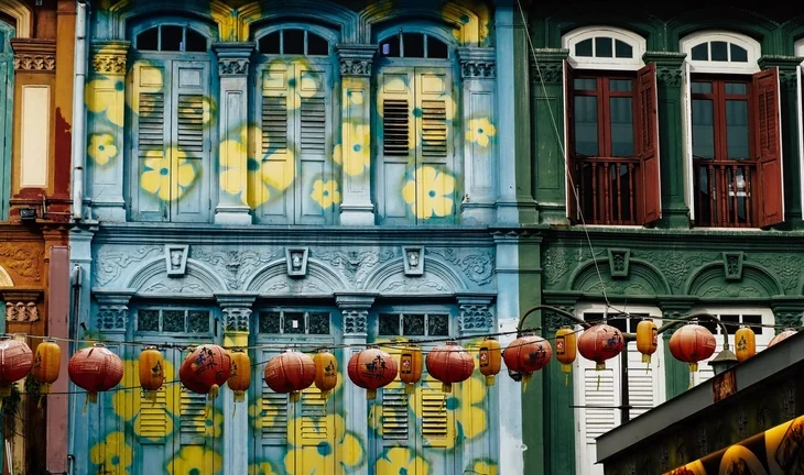 Two new Singapore banks where speaking Mandarin is a plus