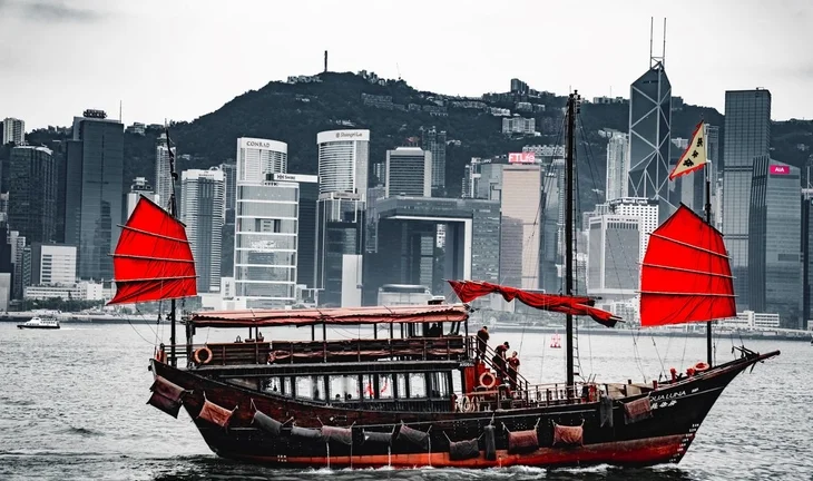 Hong Kong's bankers desperate for a deal to save their jobs